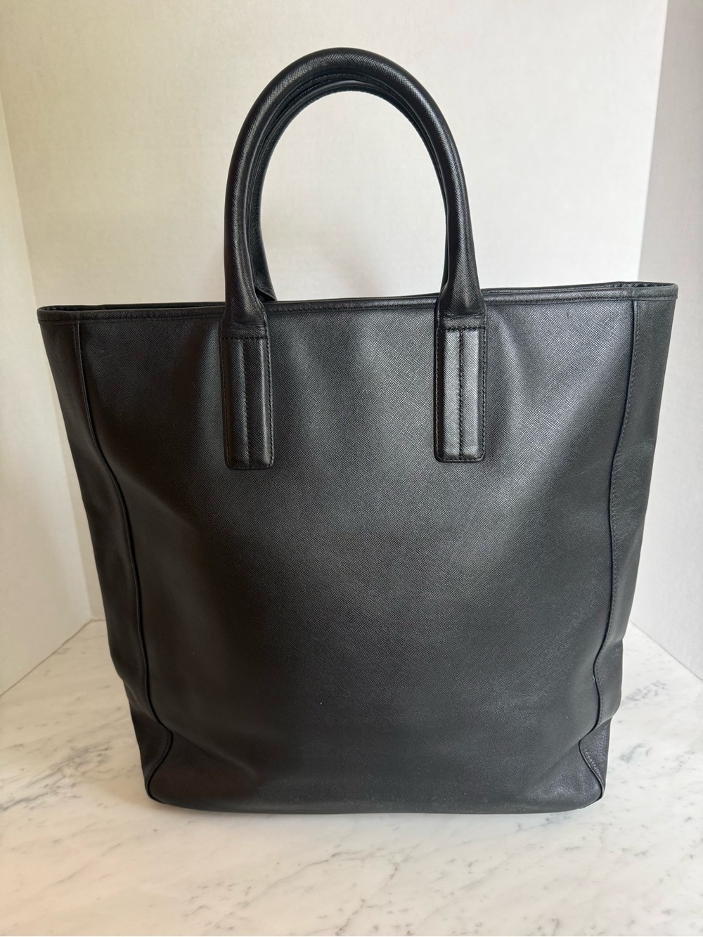 Banana Republic Men’s Classic Black Leather Tote Bag.